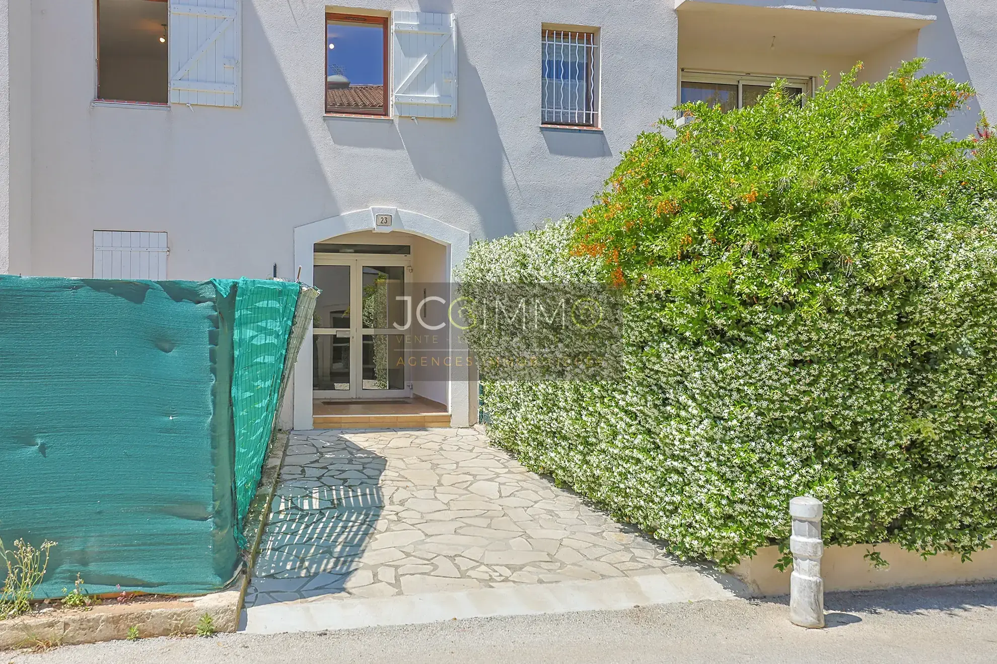 Appartement T3 au Pradet avec terrasse, garage et vue dégagée - Opportunité rare 