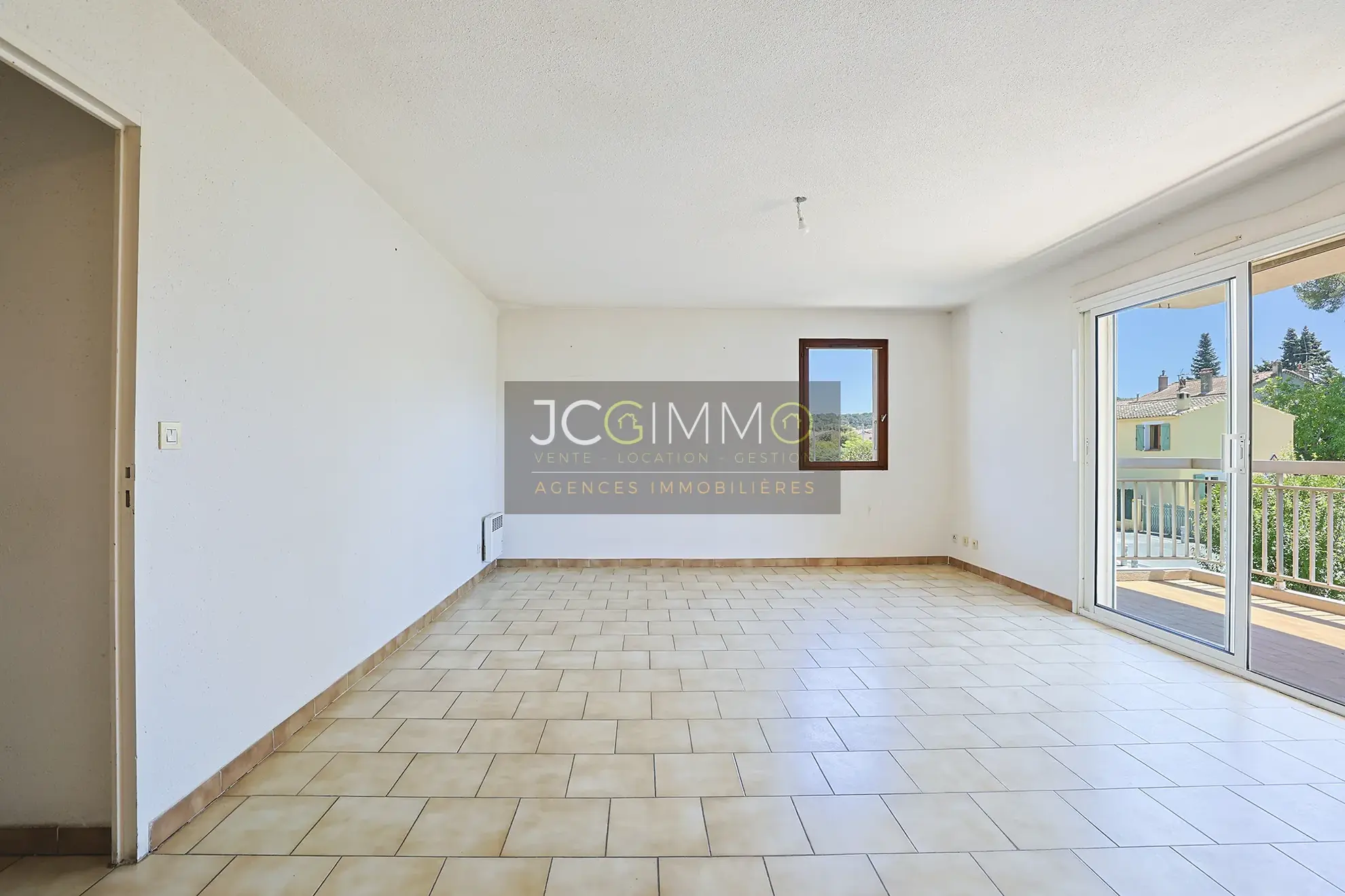 Appartement T3 au Pradet avec terrasse, garage et vue dégagée - Opportunité rare 