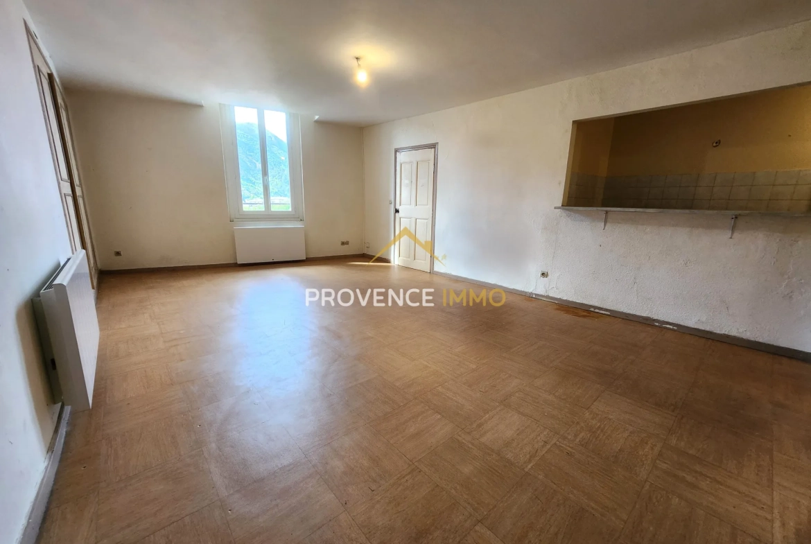 Appartement T2 à rénover au cœur de Digne-les-Bains avec fort potentiel 