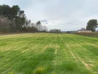 Magnifique terrain à Oppède avec vue sur le Lubéron - Constructible et paisible 