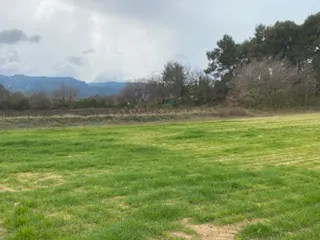 Magnifique terrain à Oppède avec vue sur le Lubéron - Constructible et paisible 