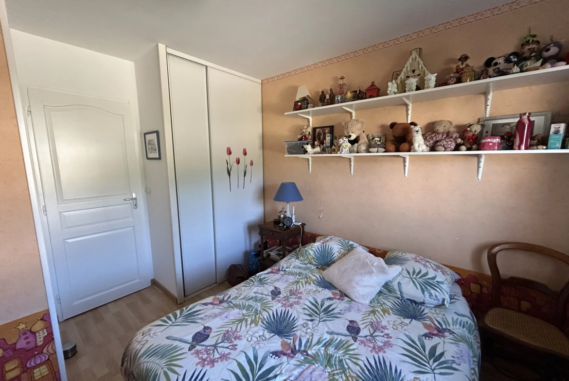 Maison de plain-pied à Bazas avec 3 chambres, terrasse et garage 