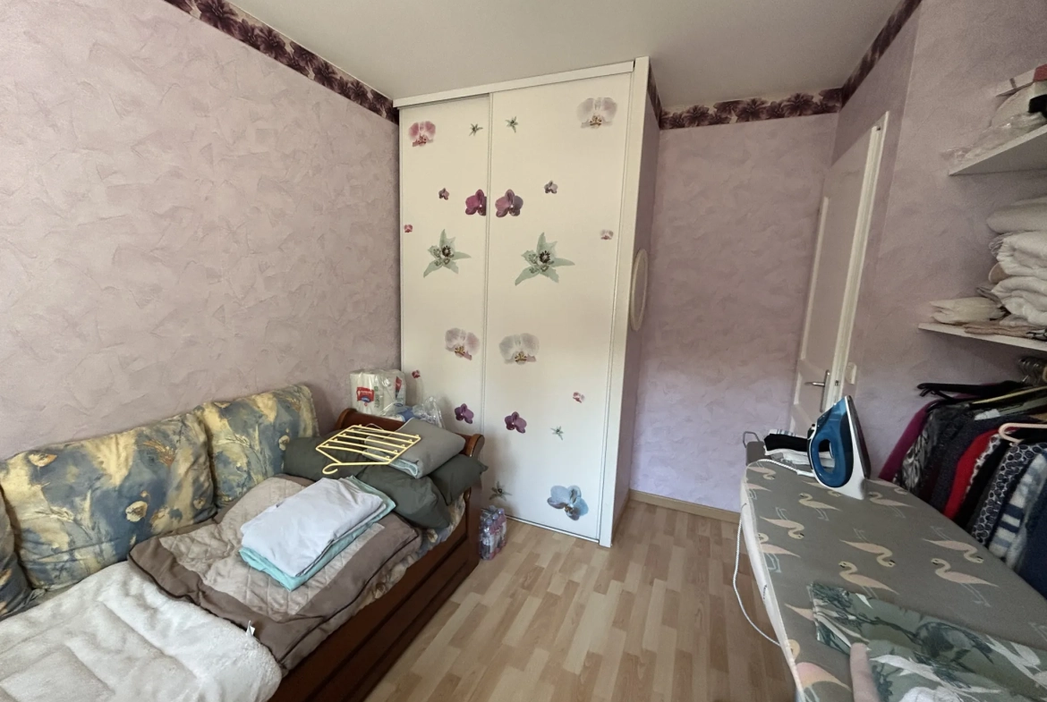 Maison de plain-pied à Bazas avec 3 chambres, terrasse et garage 