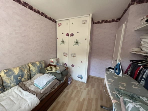 Maison de plain-pied à Bazas avec 3 chambres, terrasse et garage 