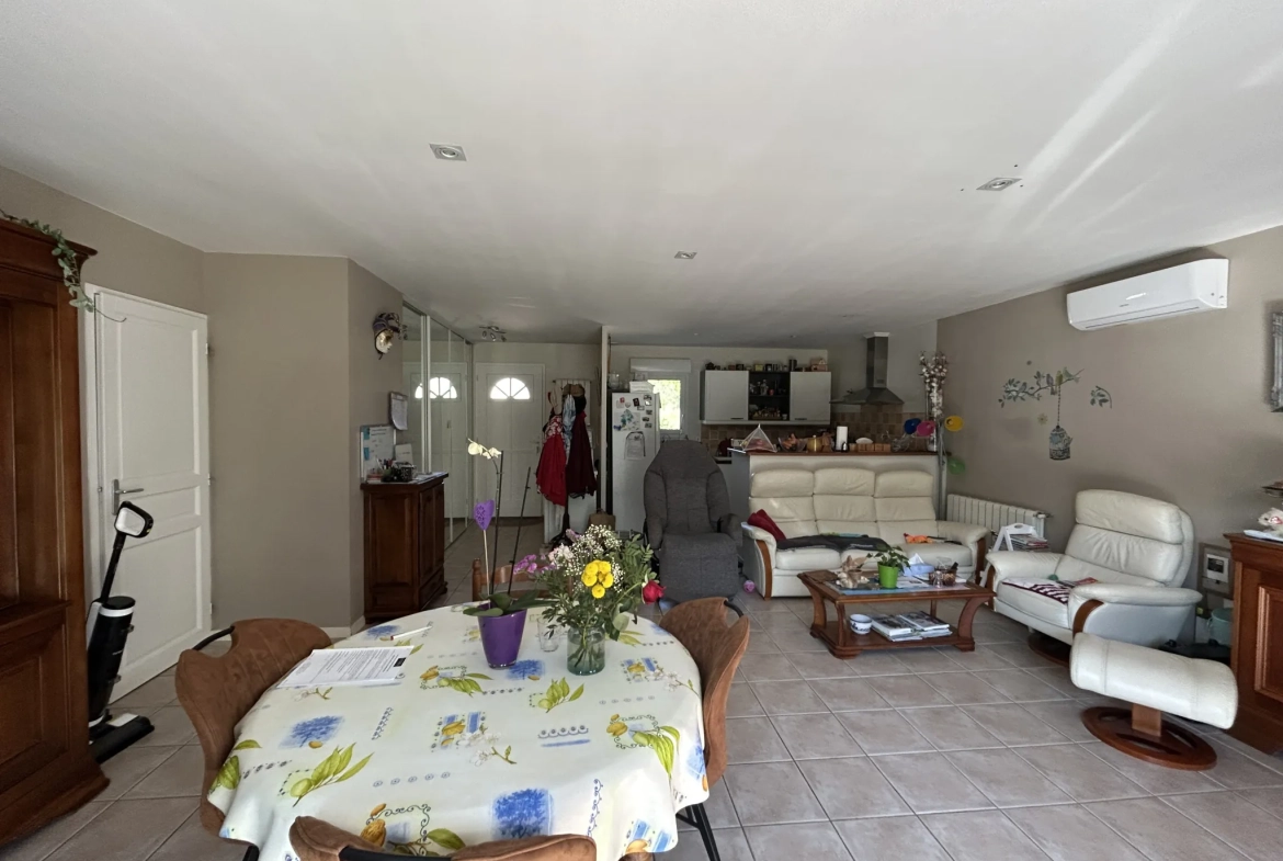 Maison de plain-pied à Bazas avec 3 chambres, terrasse et garage 