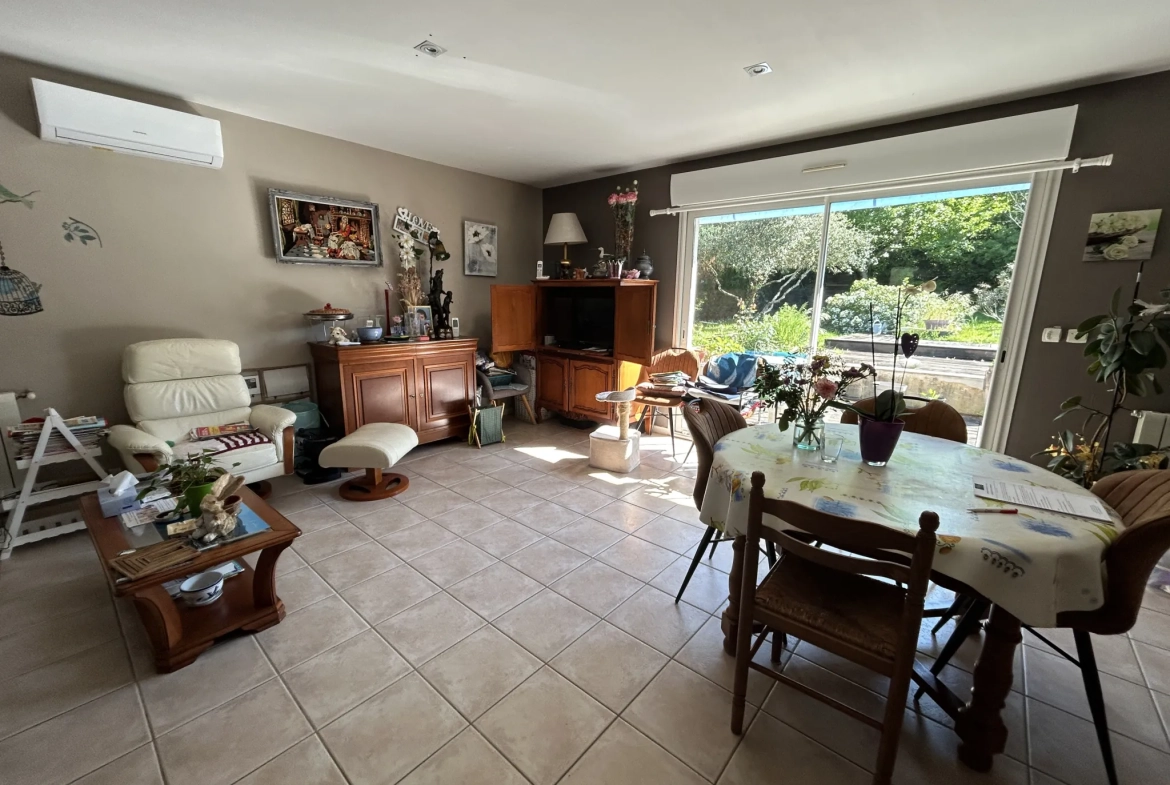 Maison de plain-pied à Bazas avec 3 chambres, terrasse et garage 