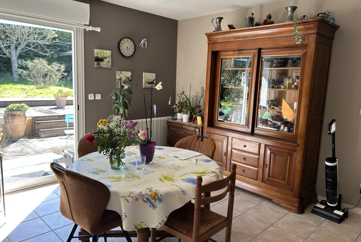Maison de plain-pied à Bazas avec 3 chambres, terrasse et garage 