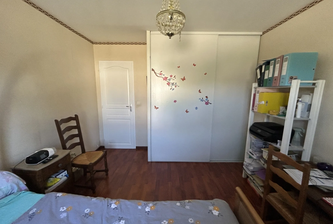 Maison de plain-pied à Bazas avec 3 chambres, terrasse et garage 