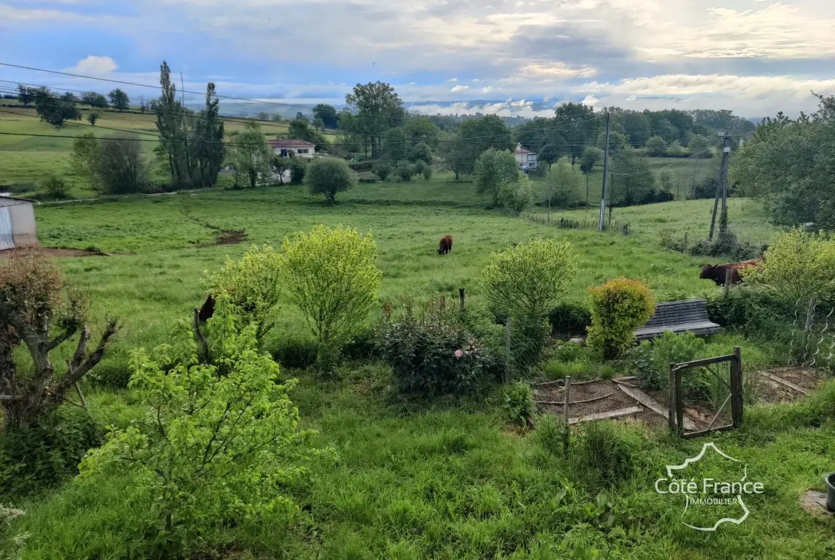 Maison authentique avec vue dans un hameau à Maurs, 115 m², jardin, proche commodités 
