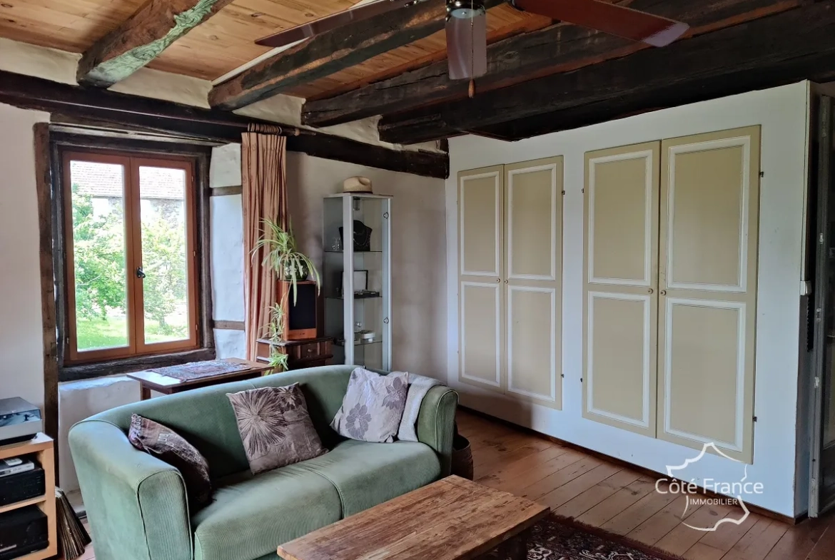 Maison authentique avec vue dans un hameau à Maurs, 115 m², jardin, proche commodités 