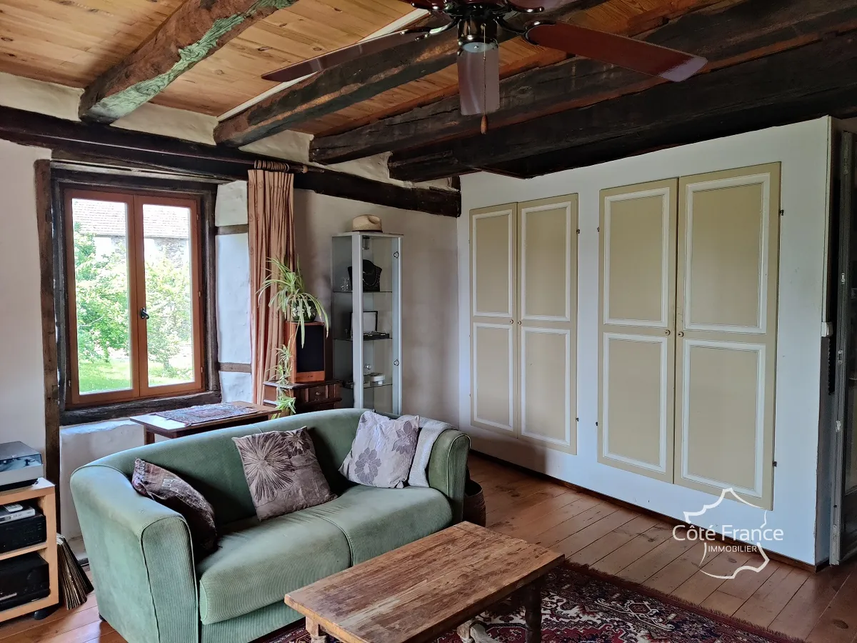 Maison authentique avec vue dans un hameau à Maurs, 115 m², jardin, proche commodités 
