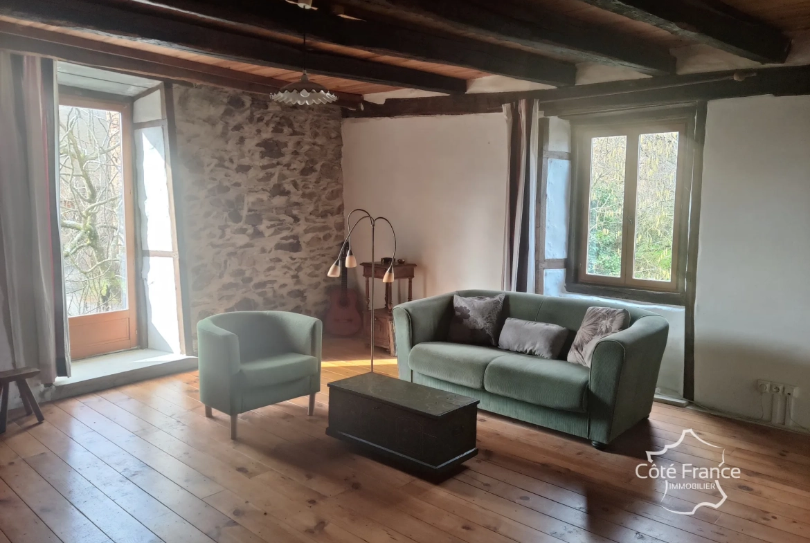 Maison authentique avec vue dans un hameau à Maurs, 115 m², jardin, proche commodités 