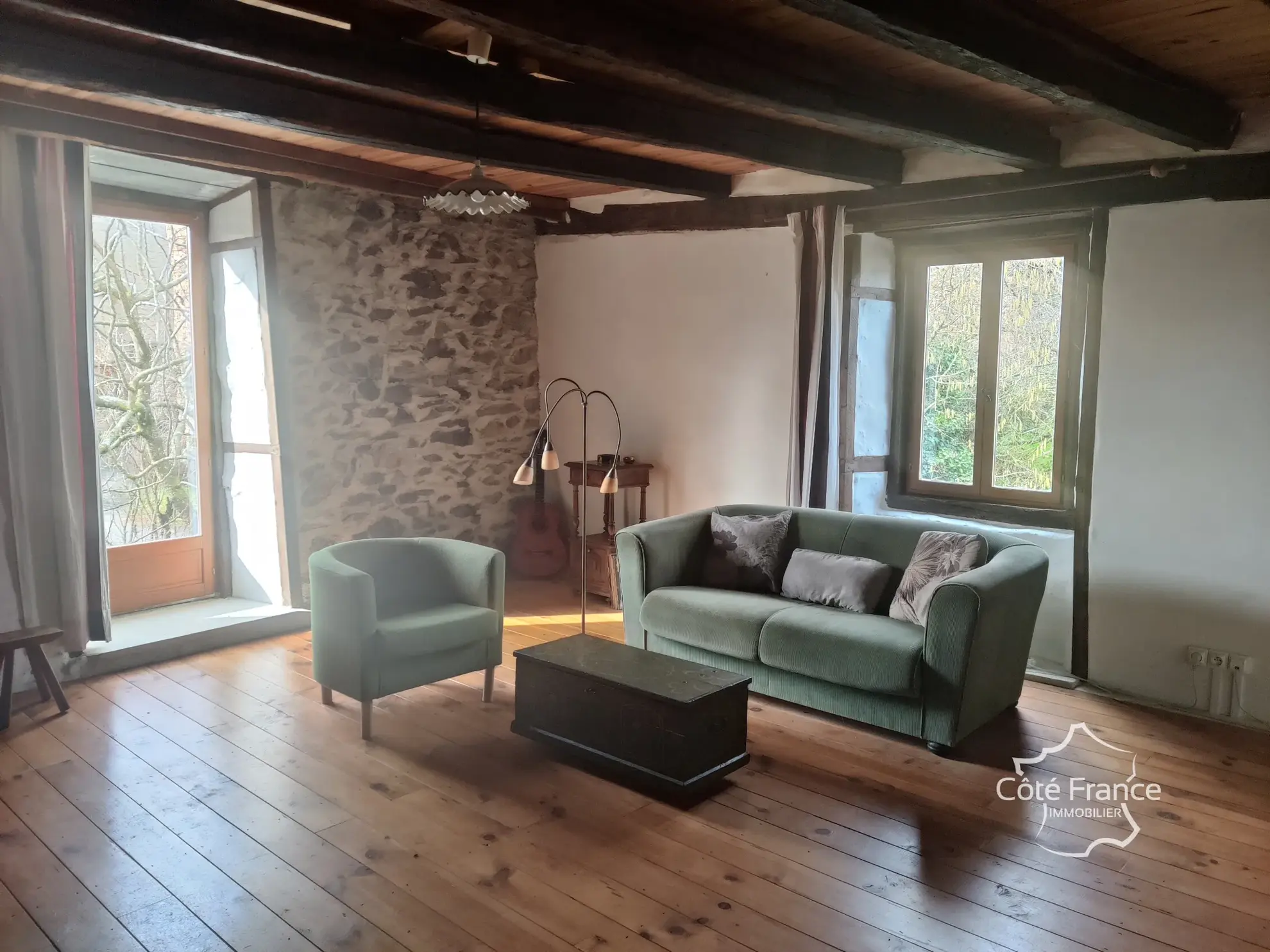 Maison authentique avec vue dans un hameau à Maurs, 115 m², jardin, proche commodités 