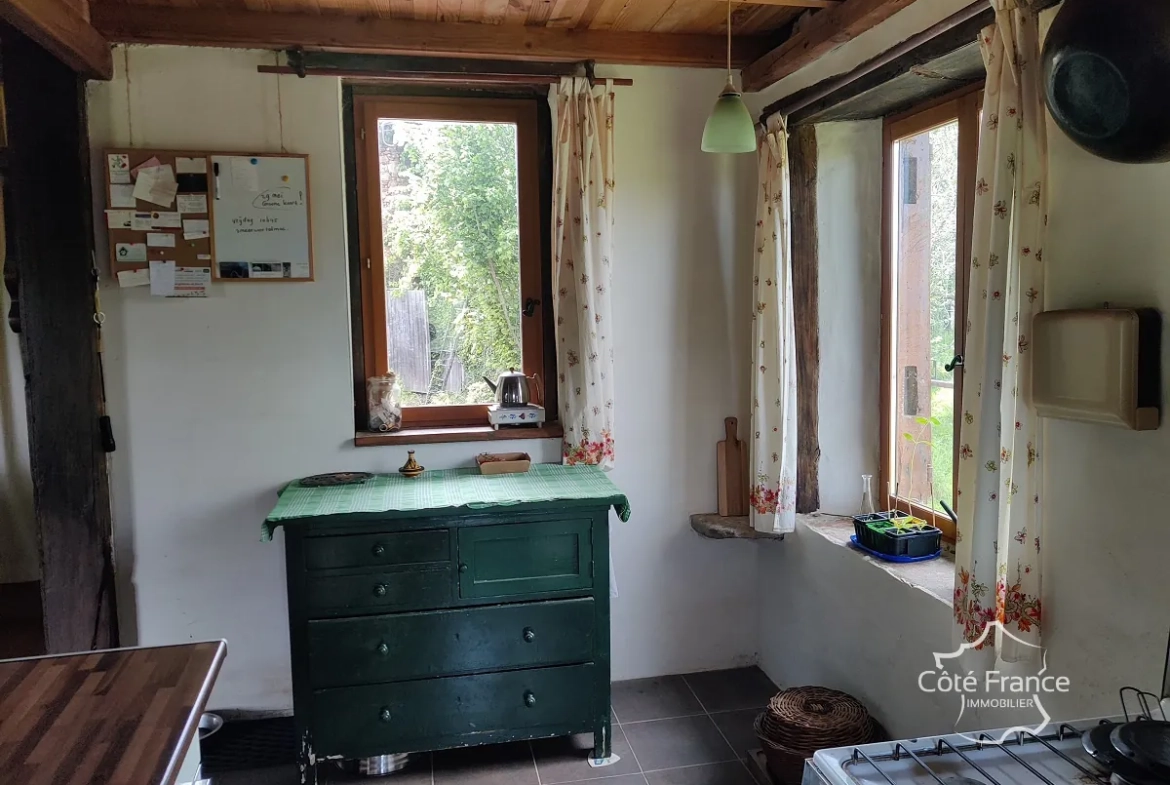 Maison authentique avec vue dans un hameau à Maurs, 115 m², jardin, proche commodités 