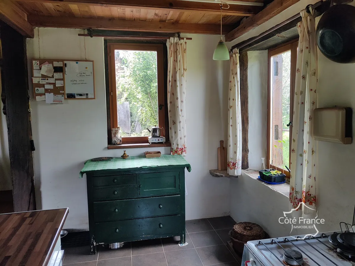 Maison authentique avec vue dans un hameau à Maurs, 115 m², jardin, proche commodités 
