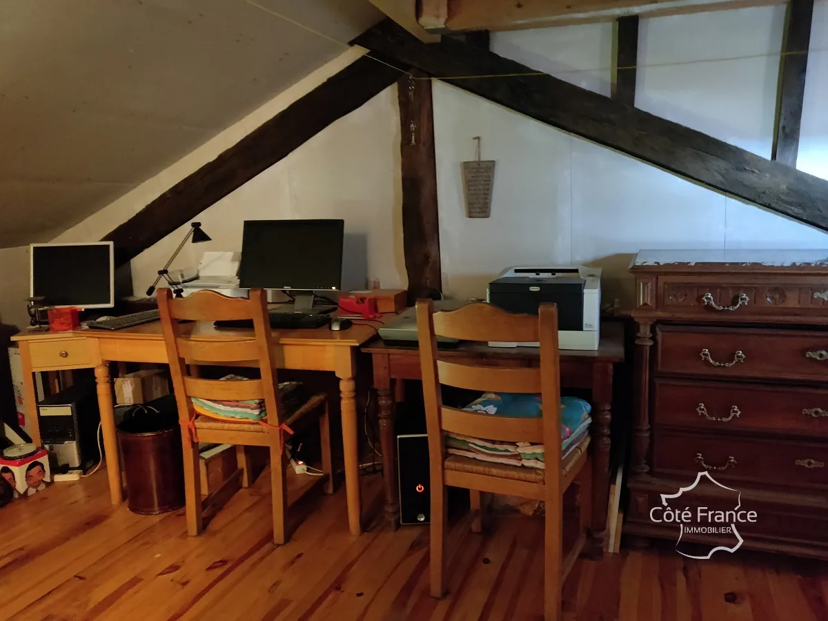 Maison authentique avec vue dans un hameau à Maurs, 115 m², jardin, proche commodités 
