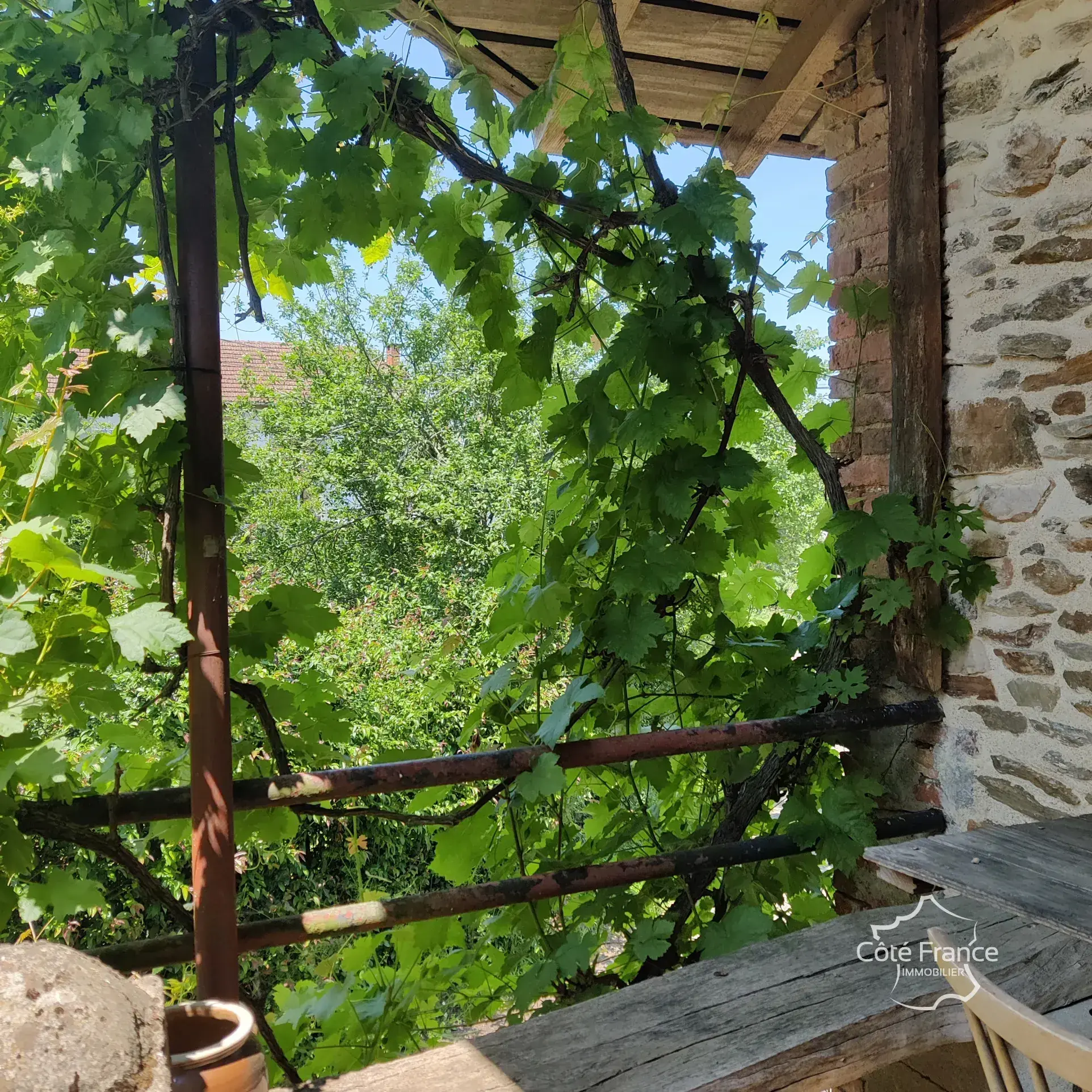 Maison authentique avec vue dans un hameau à Maurs, 115 m², jardin, proche commodités 