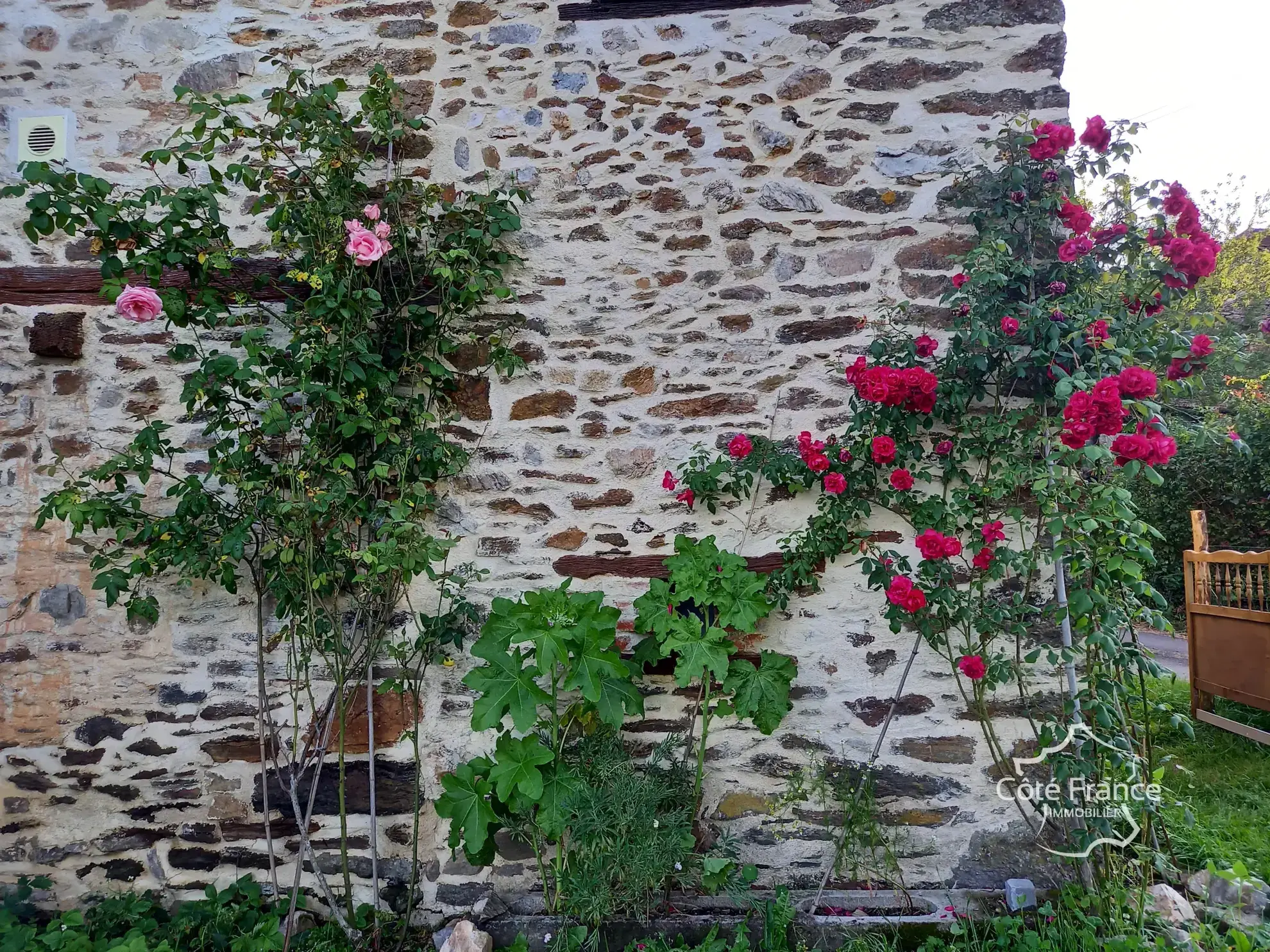 Maison authentique avec vue dans un hameau à Maurs, 115 m², jardin, proche commodités 