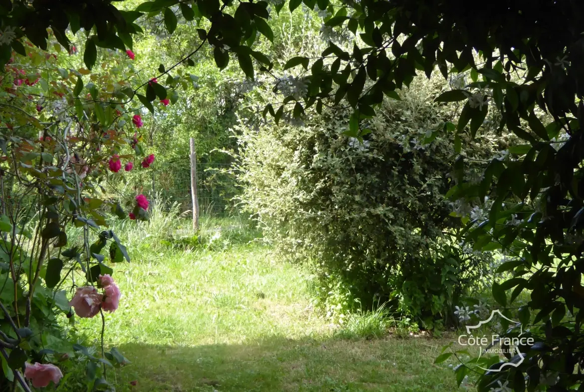 Maison authentique avec vue dans un hameau à Maurs, 115 m², jardin, proche commodités 