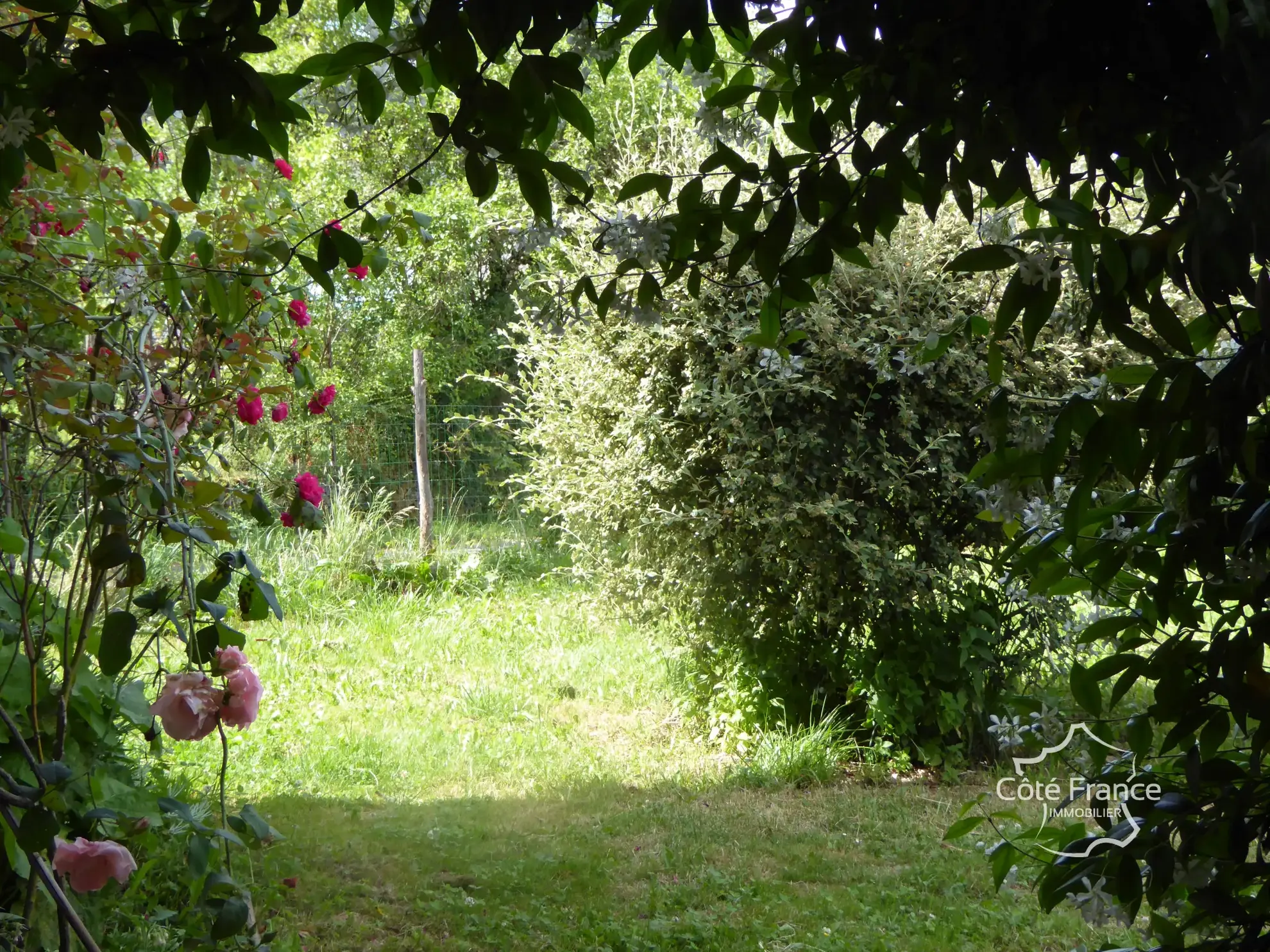 Maison authentique avec vue dans un hameau à Maurs, 115 m², jardin, proche commodités 