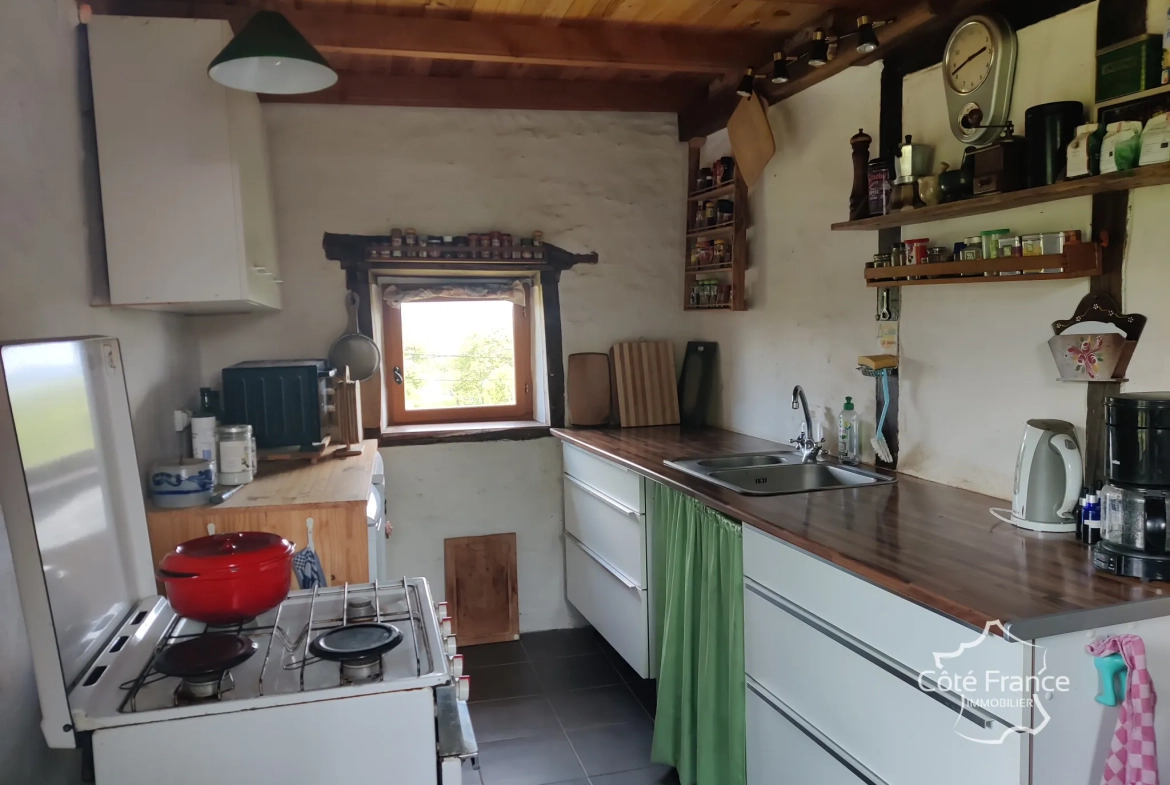 Maison authentique avec vue dans un hameau à Maurs, 115 m², jardin, proche commodités 
