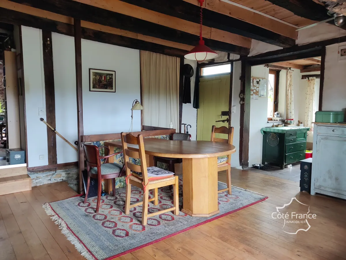 Maison authentique avec vue dans un hameau à Maurs, 115 m², jardin, proche commodités 