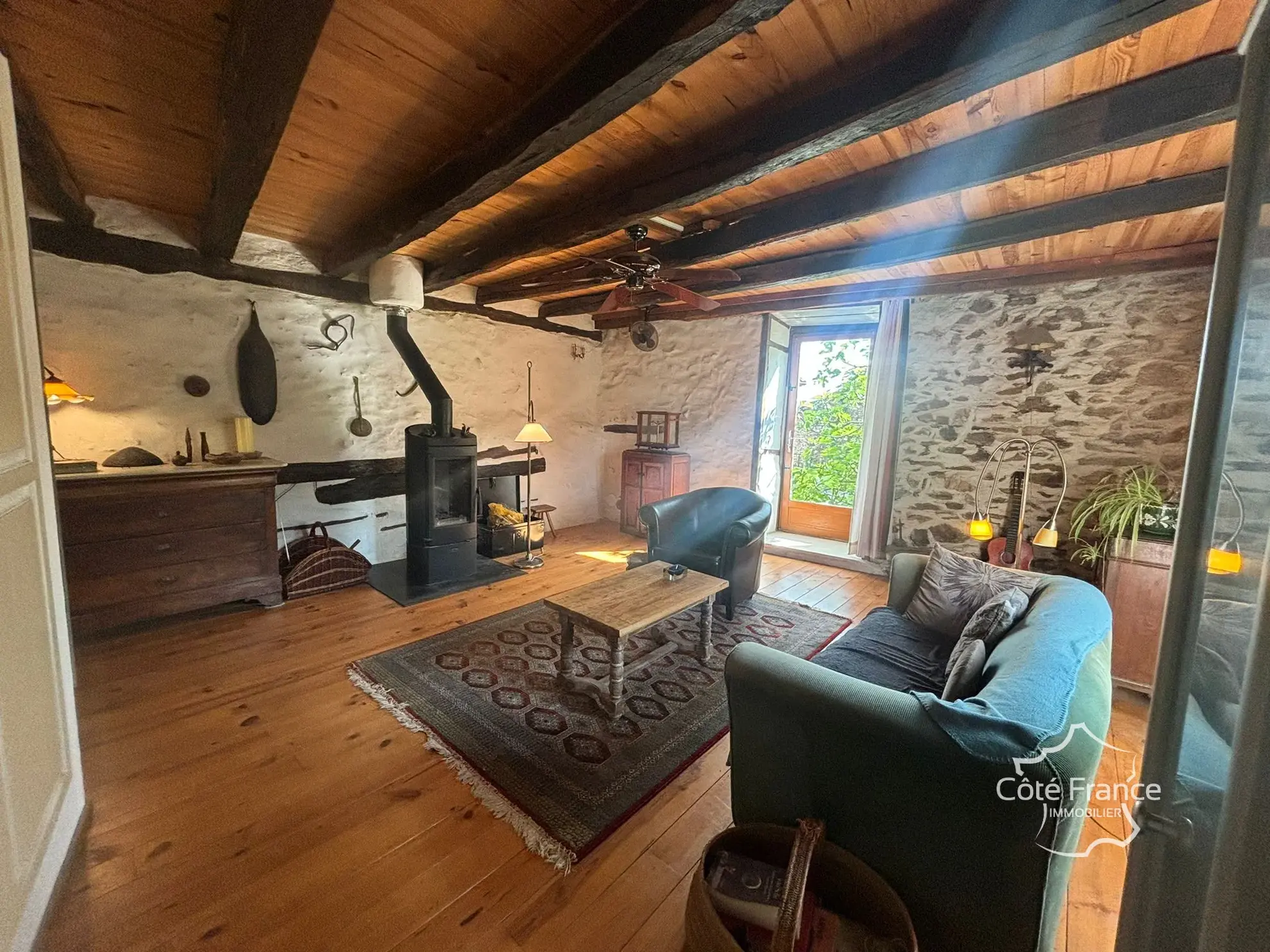 Maison authentique avec vue dans un hameau à Maurs, 115 m², jardin, proche commodités 