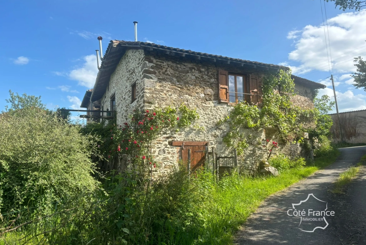 Maison authentique avec vue dans un hameau à Maurs, 115 m², jardin, proche commodités 
