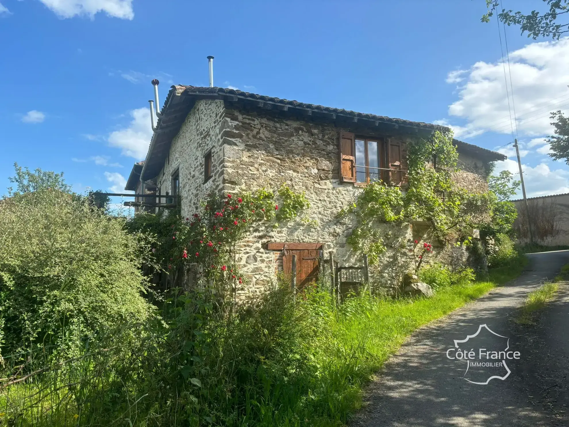 Maison authentique avec vue dans un hameau à Maurs, 115 m², jardin, proche commodités 