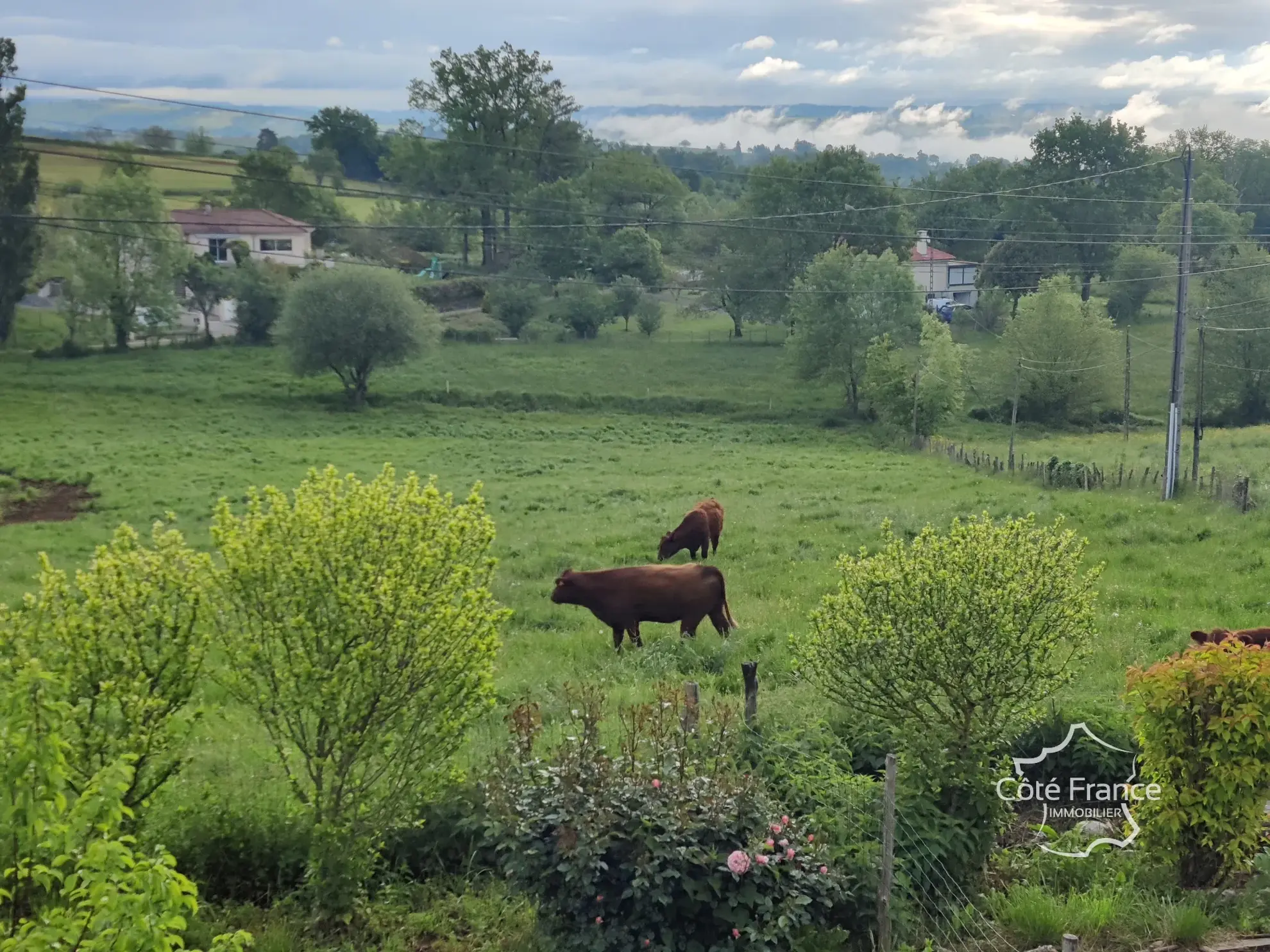 Maison authentique avec vue dans un hameau à Maurs, 115 m², jardin, proche commodités 