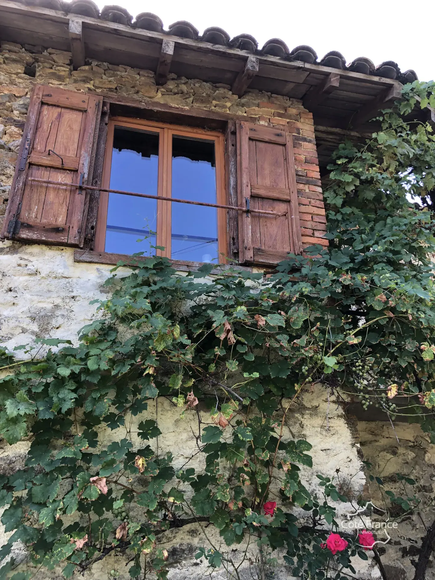 Maison authentique avec vue dans un hameau à Maurs, 115 m², jardin, proche commodités 