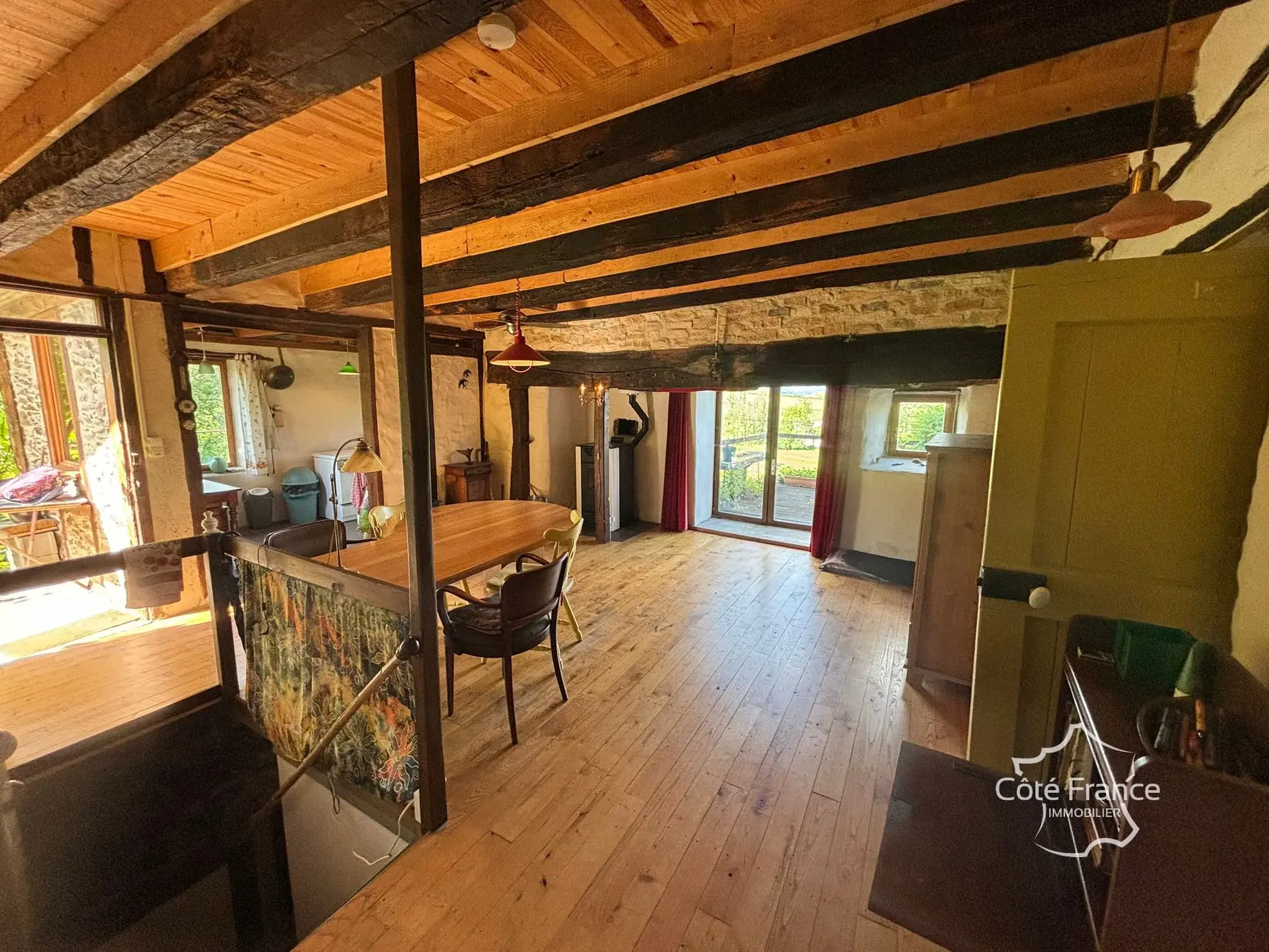 Maison authentique avec vue dans un hameau à Maurs, 115 m², jardin, proche commodités 