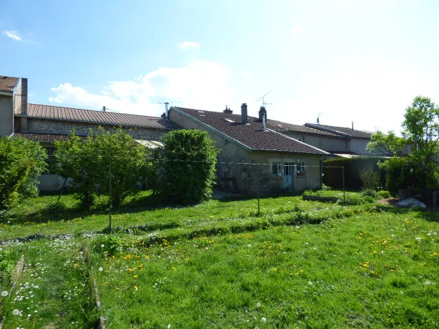 Maison spacieuse T6 avec garage et jardin proche de Vaucouleurs 
