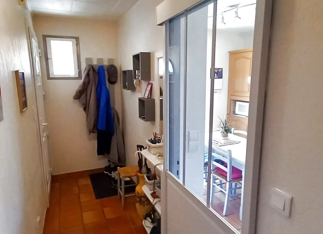 Villa avec piscine, terrasse, garage et vue dégagée à Le Poujol-sur-Orb 