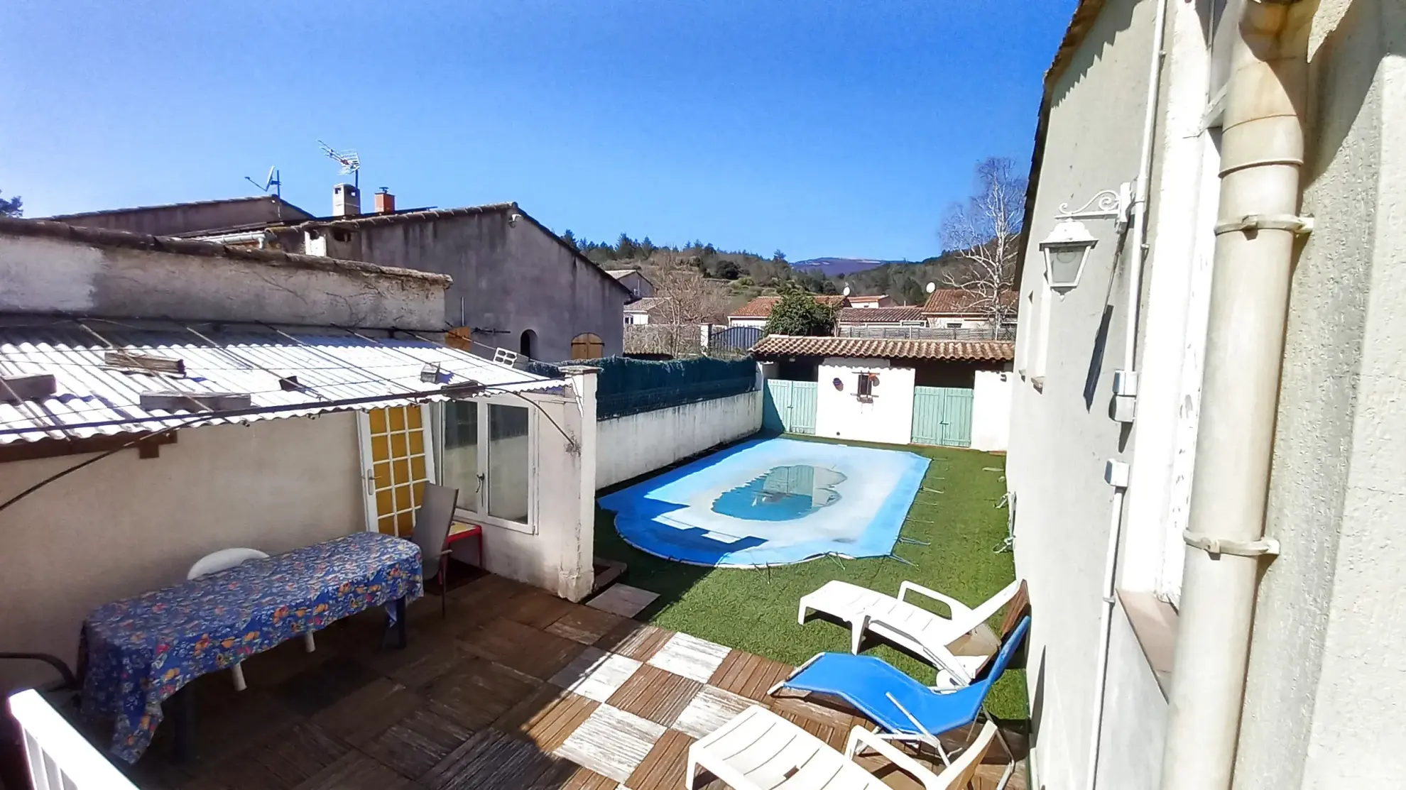 Villa avec piscine, terrasse, garage et vue dégagée à Le Poujol-sur-Orb 