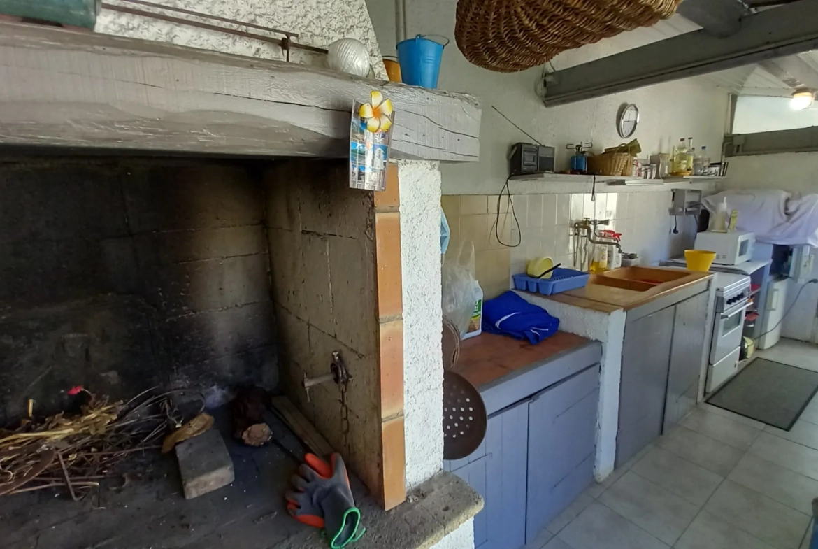 Villa avec piscine, terrasse, garage et vue dégagée à Le Poujol-sur-Orb 