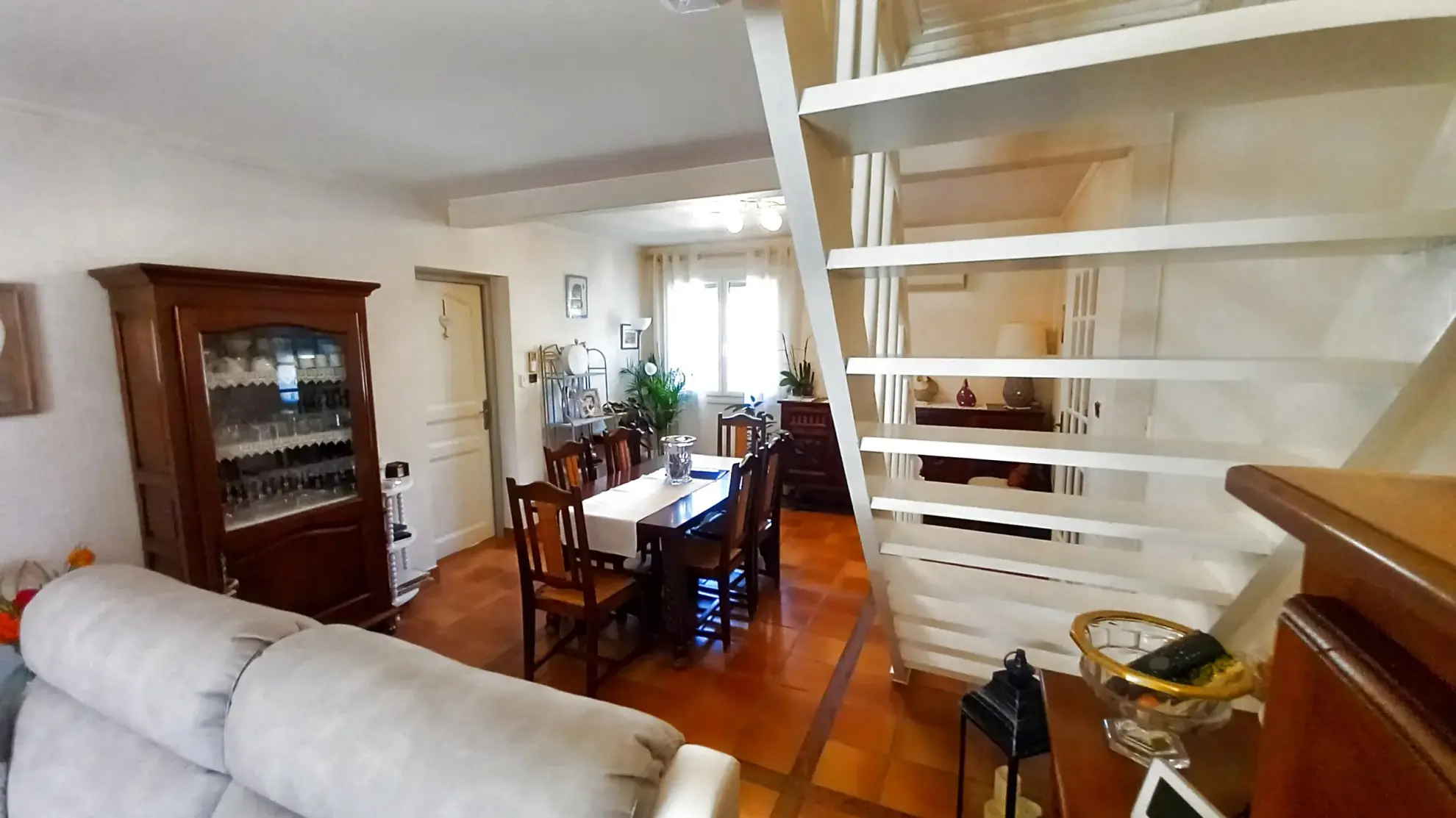 Villa avec piscine, terrasse, garage et vue dégagée à Le Poujol-sur-Orb 