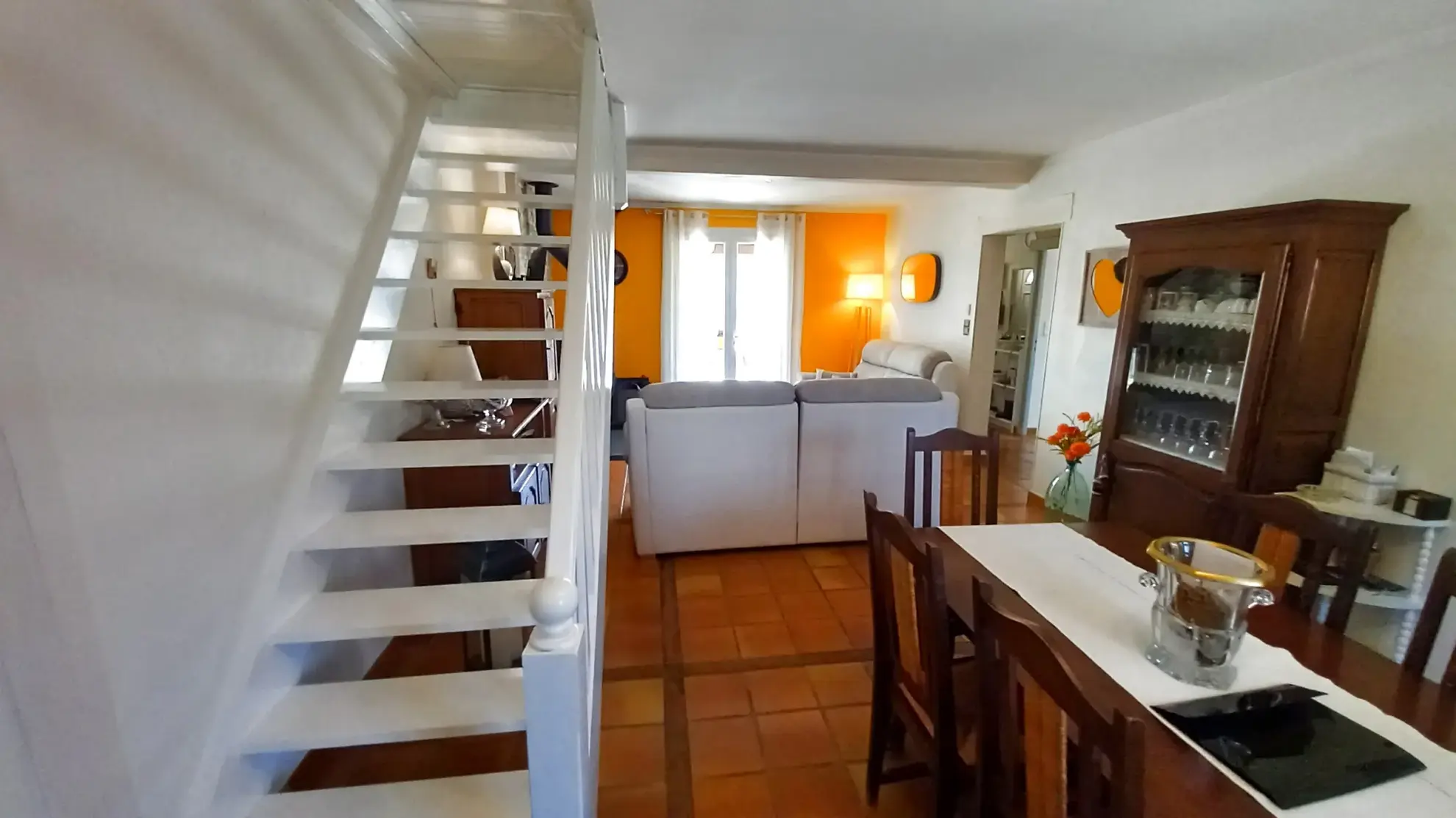 Villa avec piscine, terrasse, garage et vue dégagée à Le Poujol-sur-Orb 