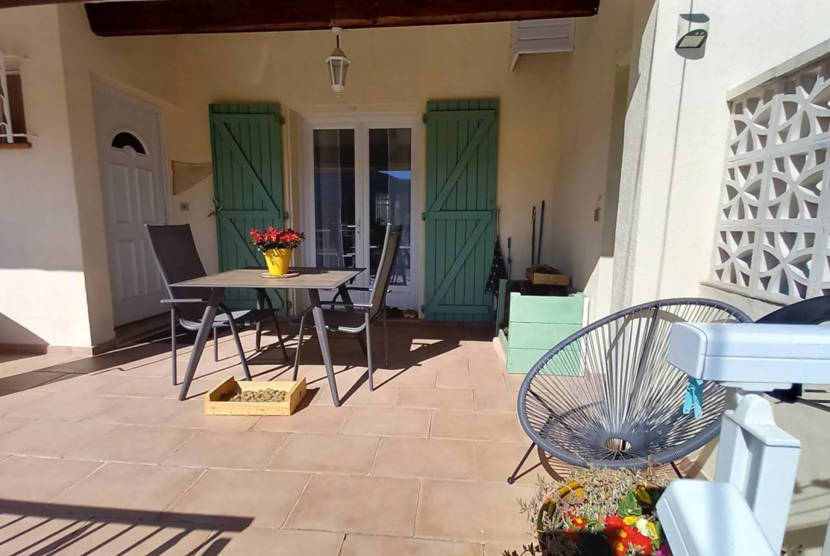 Villa avec piscine, terrasse, garage et vue dégagée à Le Poujol-sur-Orb 