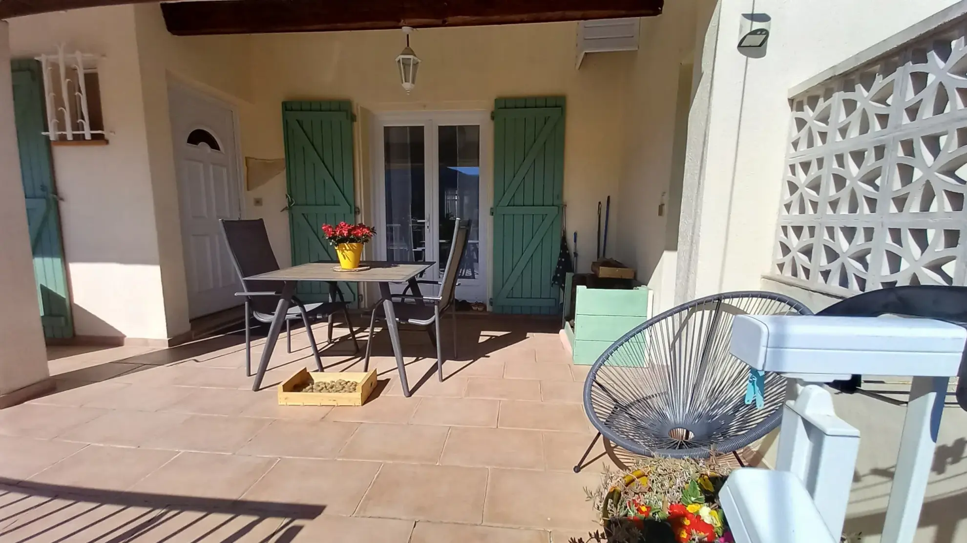 Villa avec piscine, terrasse, garage et vue dégagée à Le Poujol-sur-Orb 