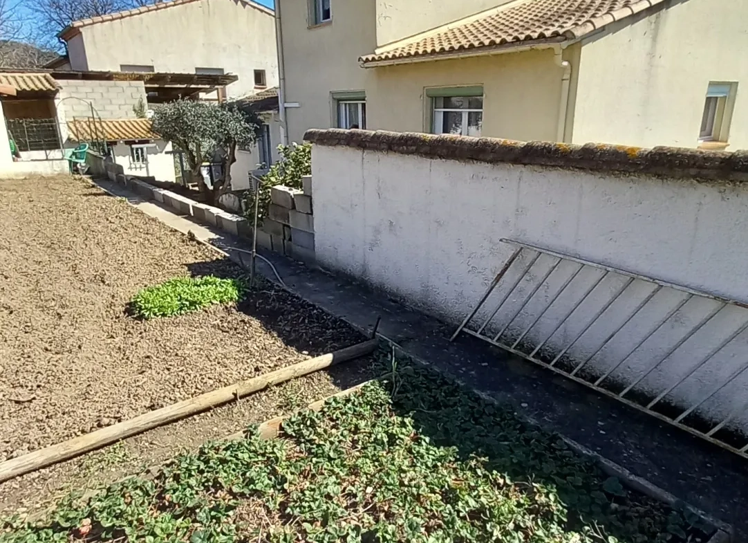 Villa avec piscine, terrasse, garage et vue dégagée à Le Poujol-sur-Orb 