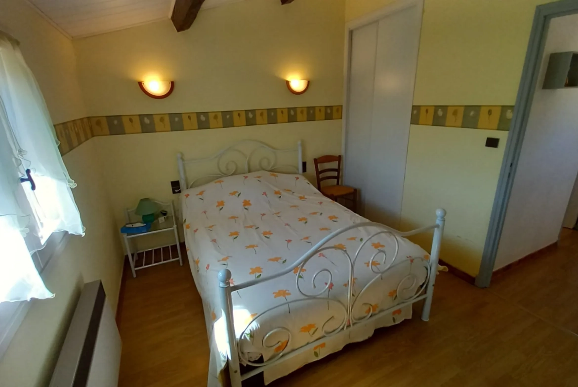 Villa avec piscine, terrasse, garage et vue dégagée à Le Poujol-sur-Orb 