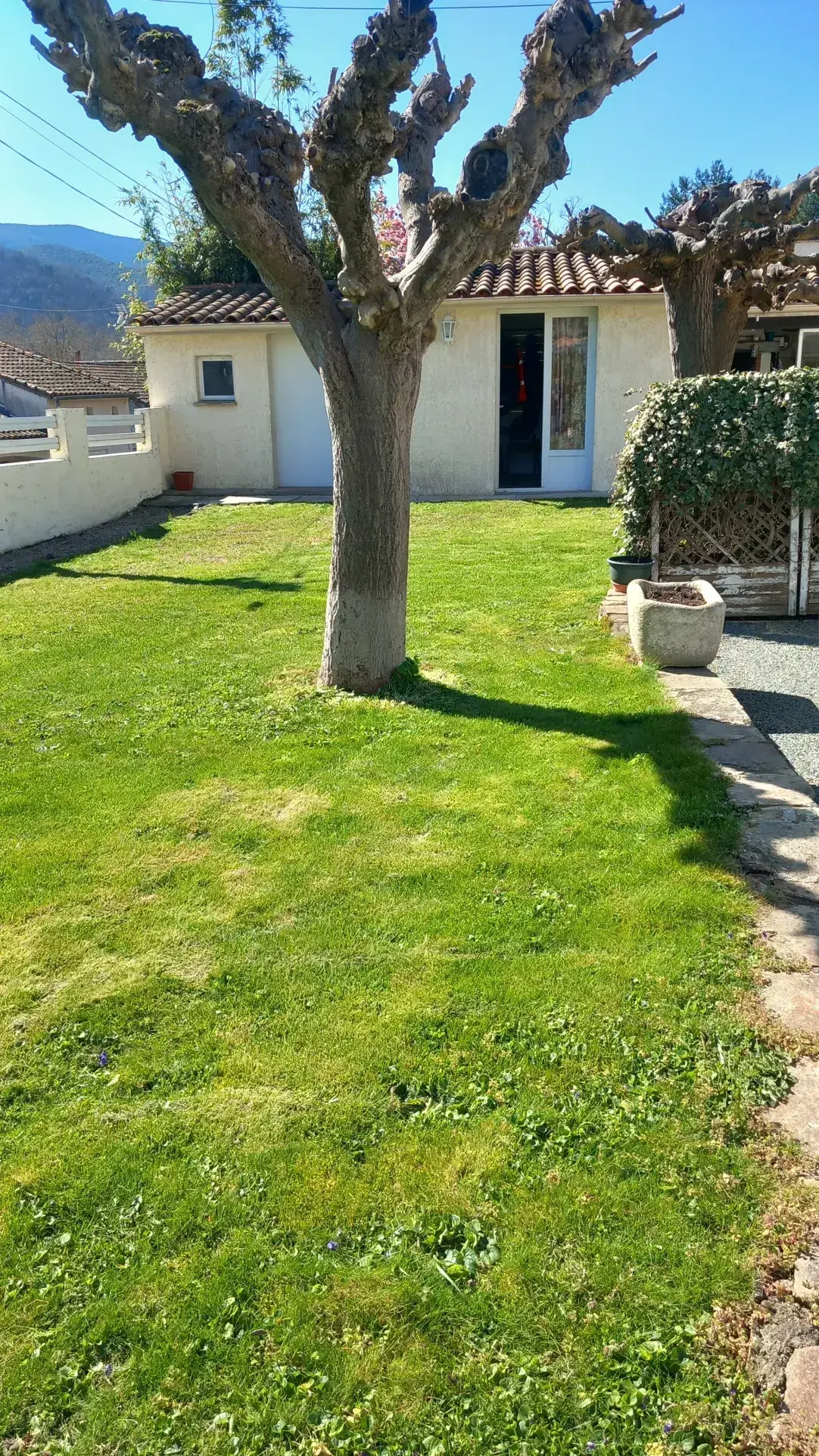 Villa avec piscine, terrasse, garage et vue dégagée à Le Poujol-sur-Orb 