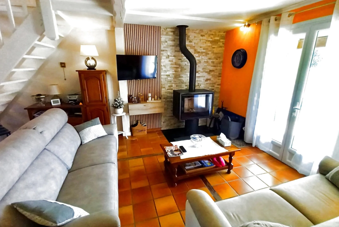 Villa avec piscine, terrasse, garage et vue dégagée à Le Poujol-sur-Orb 