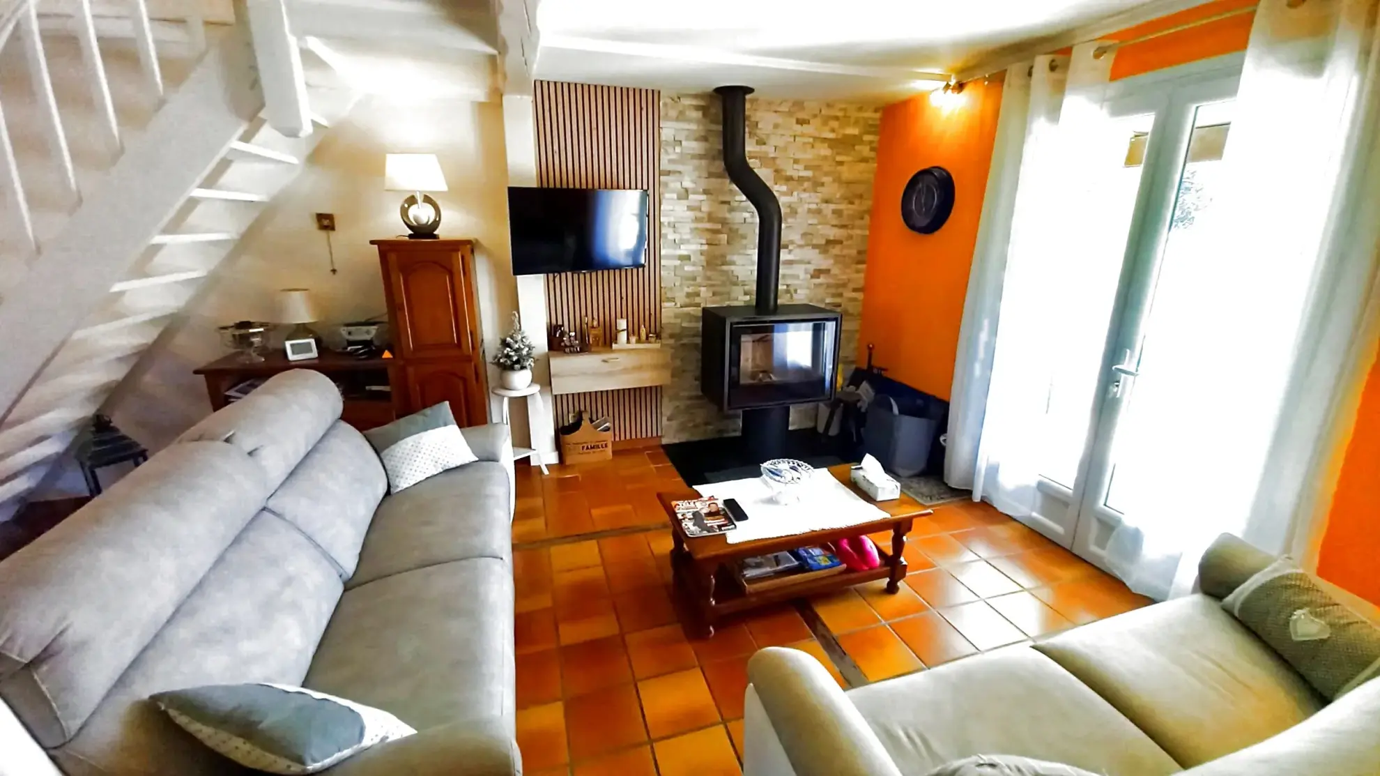 Villa avec piscine, terrasse, garage et vue dégagée à Le Poujol-sur-Orb 