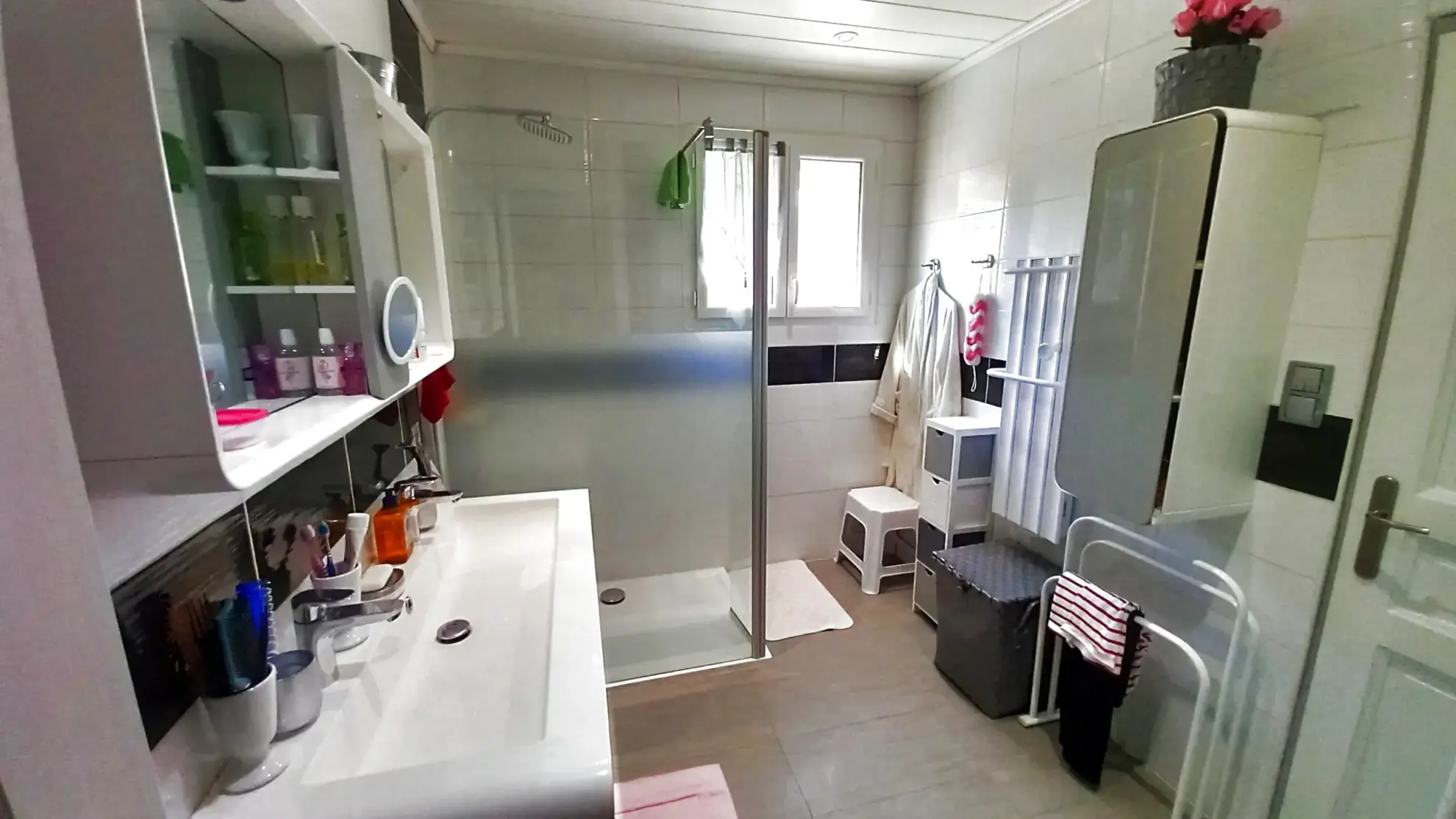Villa avec piscine, terrasse, garage et vue dégagée à Le Poujol-sur-Orb 