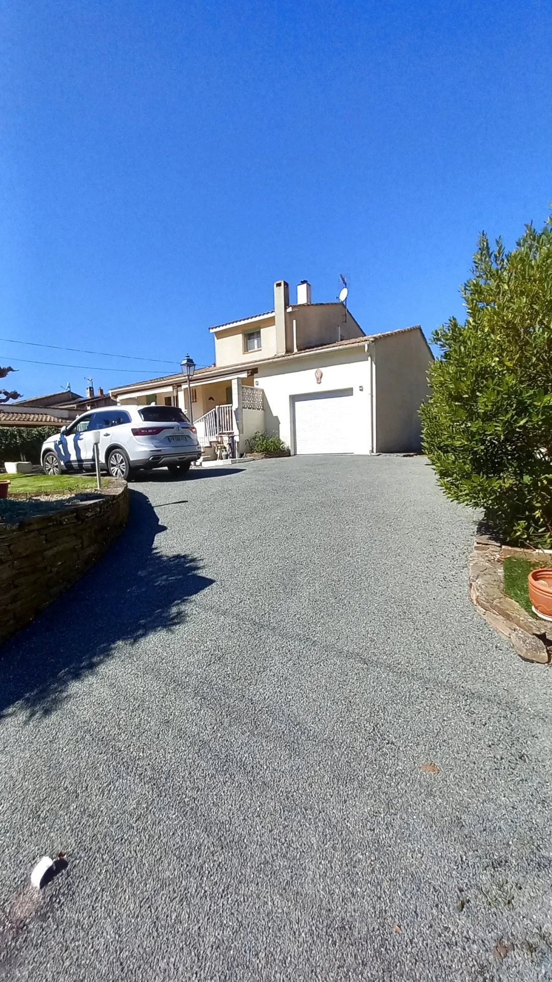 Villa avec piscine, terrasse, garage et vue dégagée à Le Poujol-sur-Orb 