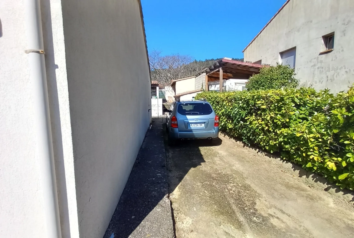 Villa avec piscine, terrasse, garage et vue dégagée à Le Poujol-sur-Orb 