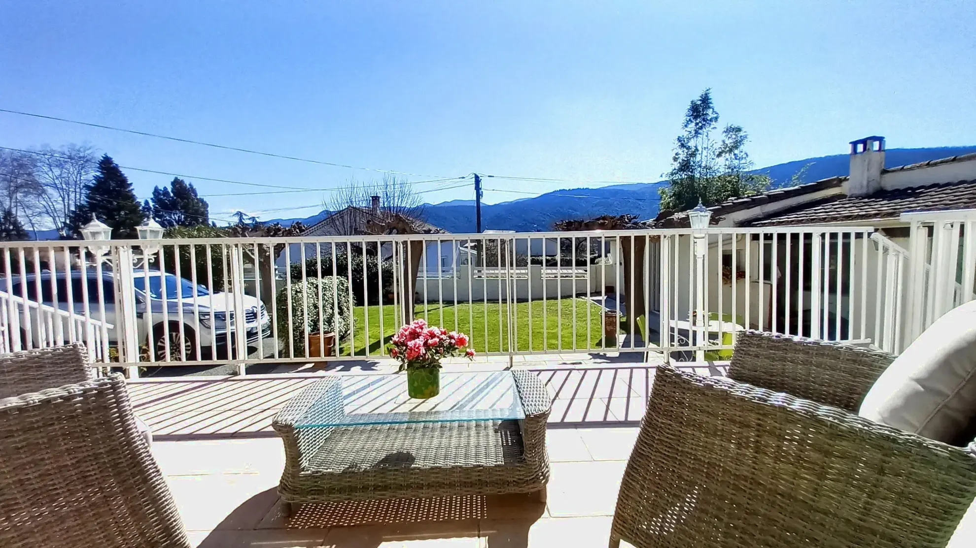 Villa avec piscine, terrasse, garage et vue dégagée à Le Poujol-sur-Orb 