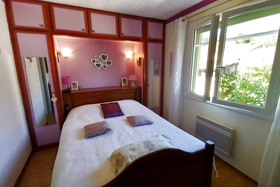 Villa avec piscine, terrasse, garage et vue dégagée à Le Poujol-sur-Orb 
